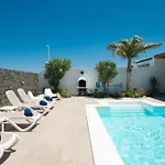 וילה Botanica - Spacious, Heated Pool And Bbq, Sunny Terrace, Garden & Mountain Views