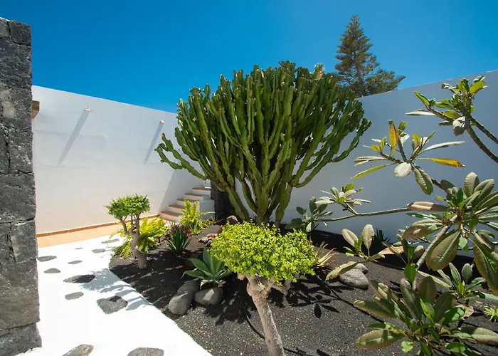 别墅 Botanica - Spacious, Heated Pool And Bbq, Sunny Terrace, Garden & Mountain Views