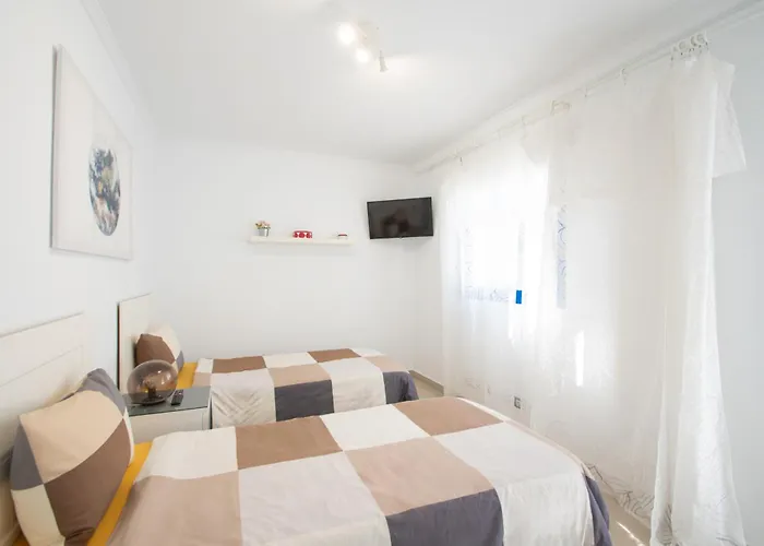 Botanica - Spacious, Heated Pool And Bbq, Sunny Terrace, Garden & Mountain Views *