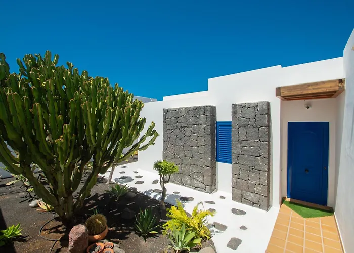 Botanica - Spacious, Heated Pool And Bbq, Sunny Terrace, Garden & Mountain Views