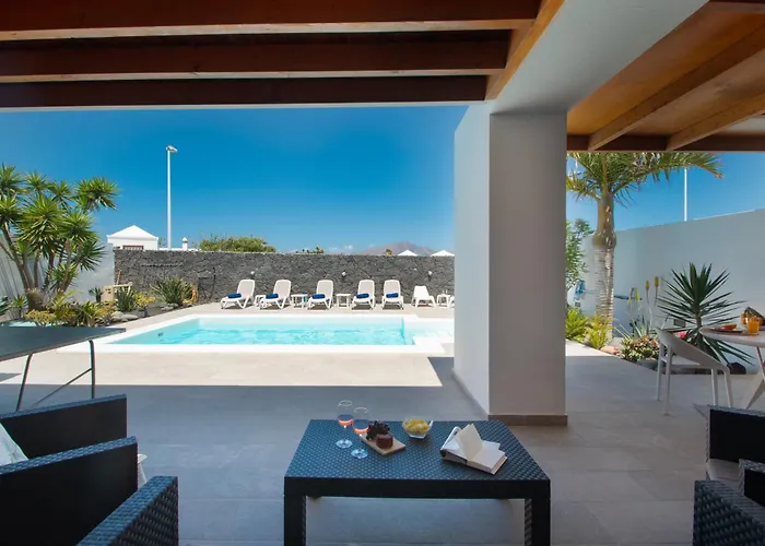 Botanica - Spacious, Heated Pool And Bbq, Sunny Terrace, Garden & Mountain Views 别墅