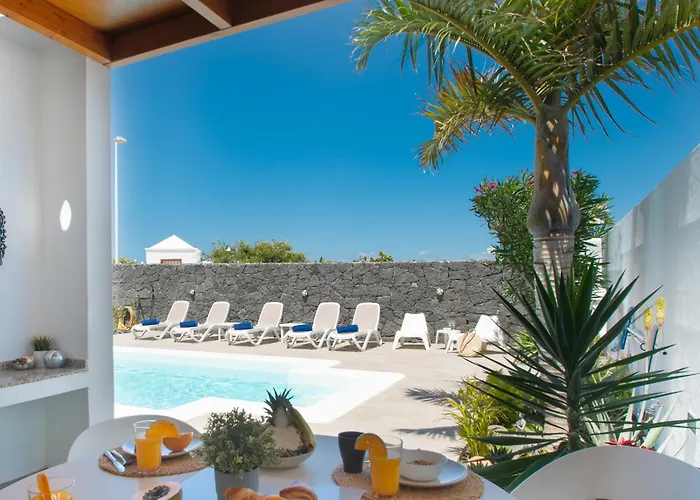 Botanica - Spacious, Heated Pool And Bbq, Sunny Terrace, Garden & Mountain Views 别墅 *