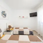 Botanica - Spacious, Heated Pool And Bbq, Sunny Terrace, Garden & Mountain Views *