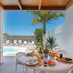 Botanica - Spacious, Heated Pool And Bbq, Sunny Terrace, Garden & Mountain Views Villa Playa Blanca (Lanzarote)