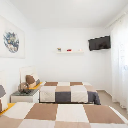 Botanica - Spacious, Heated Pool And Bbq, Sunny Terrace, Garden & Mountain Views *