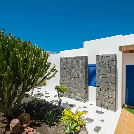 Botanica - Spacious, Heated Pool And Bbq, Sunny Terrace, Garden & Mountain Views