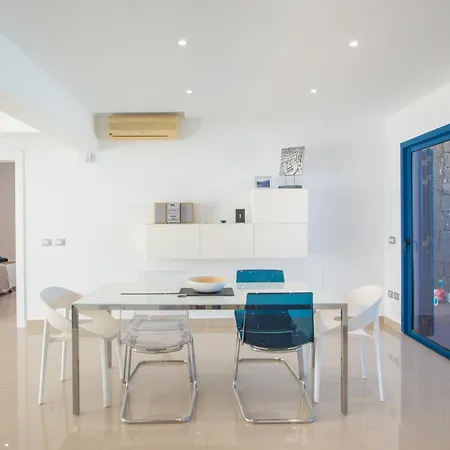 Botanica - Spacious, Heated Pool And Bbq, Sunny Terrace, Garden & Mountain Views Playa Blanca (Lanzarote)