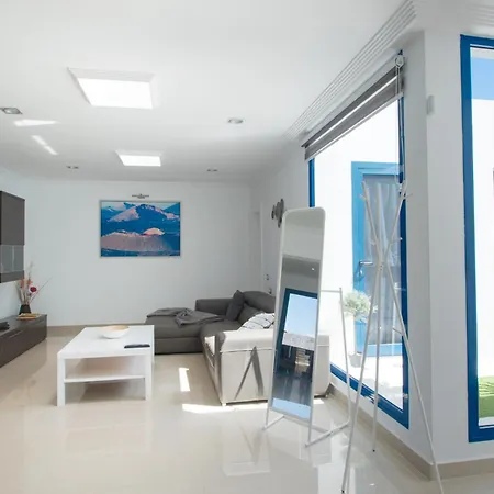 Botanica - Spacious, Heated Pool And Bbq, Sunny Terrace, Garden & Mountain Views Villa