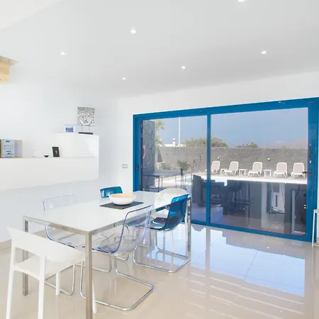 Villa Botanica - Spacious, Heated Pool And Bbq, Sunny Terrace, Garden & Mountain Views *