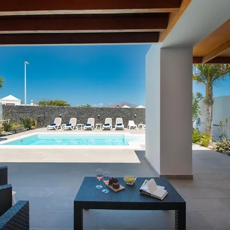 Botanica - Spacious, Heated Pool And Bbq, Sunny Terrace, Garden & Mountain Views Villa