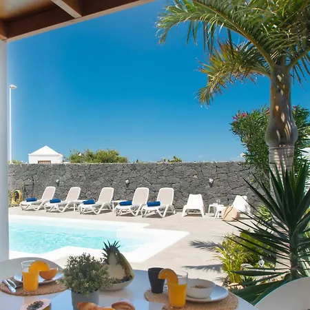 Botanica - Spacious, Heated Pool And Bbq, Sunny Terrace, Garden & Mountain Views Villa *