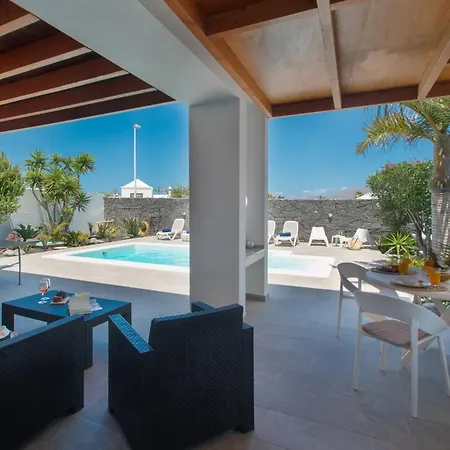 Villa Botanica - Spacious, Heated Pool And Bbq, Sunny Terrace, Garden & Mountain Views *