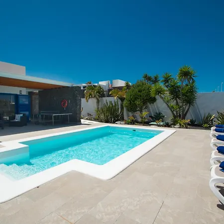Botanica - Spacious, Heated Pool And Bbq, Sunny Terrace, Garden & Mountain Views Playa Blanca (Lanzarote)