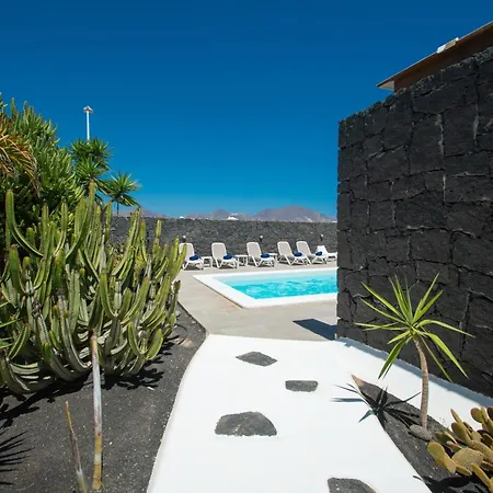 别墅 Botanica - Spacious, Heated Pool And Bbq, Sunny Terrace, Garden & Mountain Views