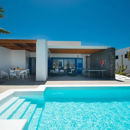 Botanica - Spacious, Heated Pool And Bbq, Sunny Terrace, Garden & Mountain Views Villa