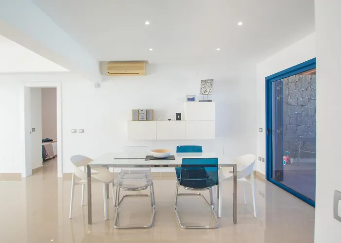 Botanica - Spacious, Heated Pool And Bbq, Sunny Terrace, Garden & Mountain Views Playa Blanca