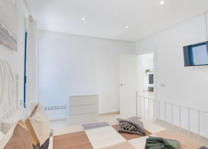 빌라 Botanica - Spacious, Heated Pool And Bbq, Sunny Terrace, Garden & Mountain Views 플라야블랑카