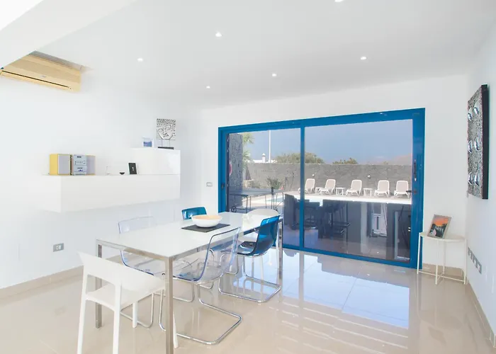 Villa Botanica - Spacious, Heated Pool And Bbq, Sunny Terrace, Garden & Mountain Views *