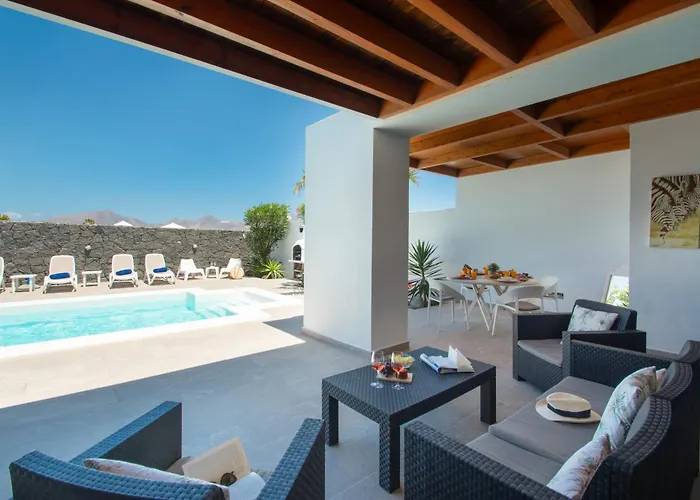 Botanica - Spacious, Heated Pool And Bbq, Sunny Terrace, Garden & Mountain Views *