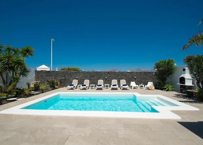 Botanica - Spacious, Heated Pool And Bbq, Sunny Terrace, Garden & Mountain Views * Playa Blanca
