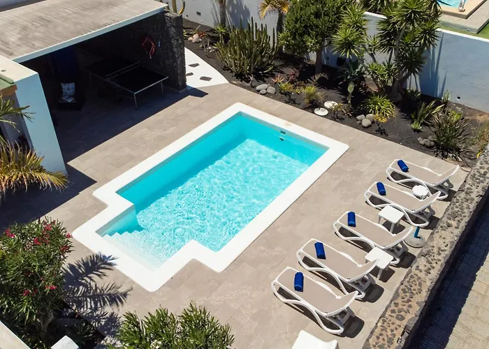 빌라 Botanica - Spacious, Heated Pool And Bbq, Sunny Terrace, Garden & Mountain Views *