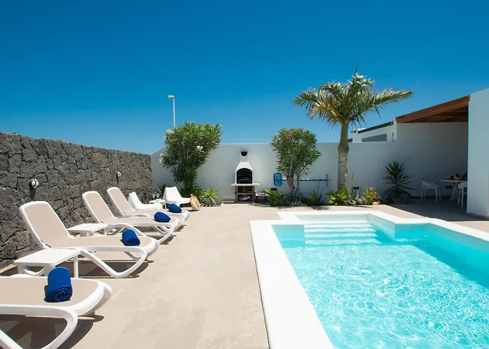 빌라 Botanica - Spacious, Heated Pool And Bbq, Sunny Terrace, Garden & Mountain Views