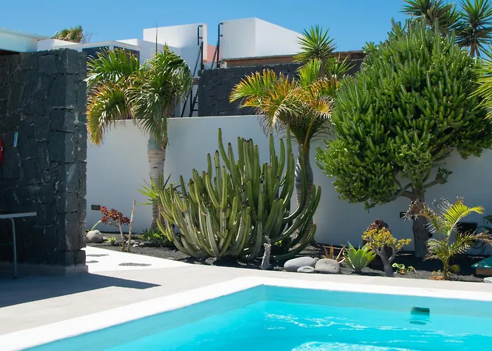 Botanica - Spacious, Heated Pool And Bbq, Sunny Terrace, Garden & Mountain Views Playa Blanca