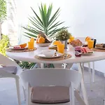 Botanica - Spacious, Heated Pool And Bbq, Sunny Terrace, Garden & Mountain Views *