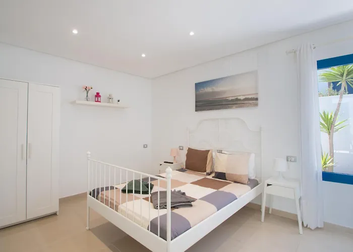 Villa Botanica - Spacious, Heated Pool And Bbq, Sunny Terrace, Garden & Mountain Views Playa Blanca (Lanzarote)